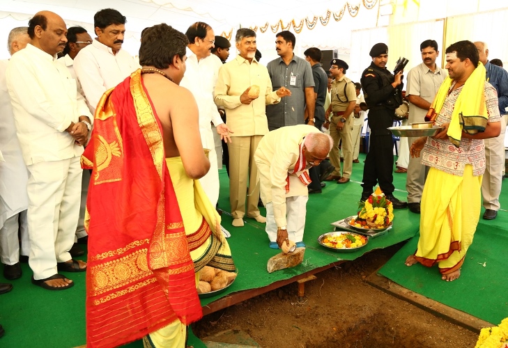 Foundation stone laying ceremony of 300 bedded ESI Hospital at Vishakhapatnam, Andhra Pradesh on 11.04.2016