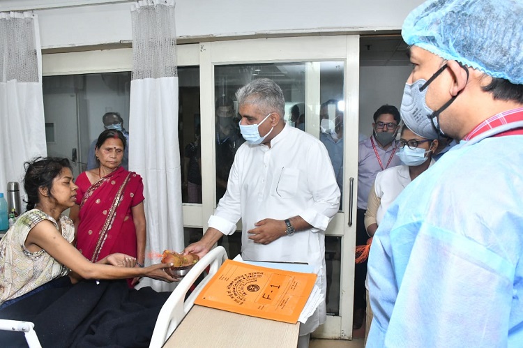 Press Release on visit of Sh. Bhupender Yadav, Minister for Labour and Employment, Govt. of India and Interaction with Female Brick Kiln Workers at Health Check-up camp organised at ESIC Medical College, Faridabad on 01.05.2022.