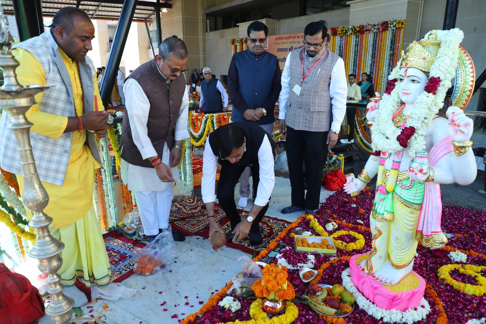 Dr. Mansukh Mandaviya Participates in Seminar on Health Challenges and Healthy Lifestyle at ESIC Medical College & Hospital, Faridabad